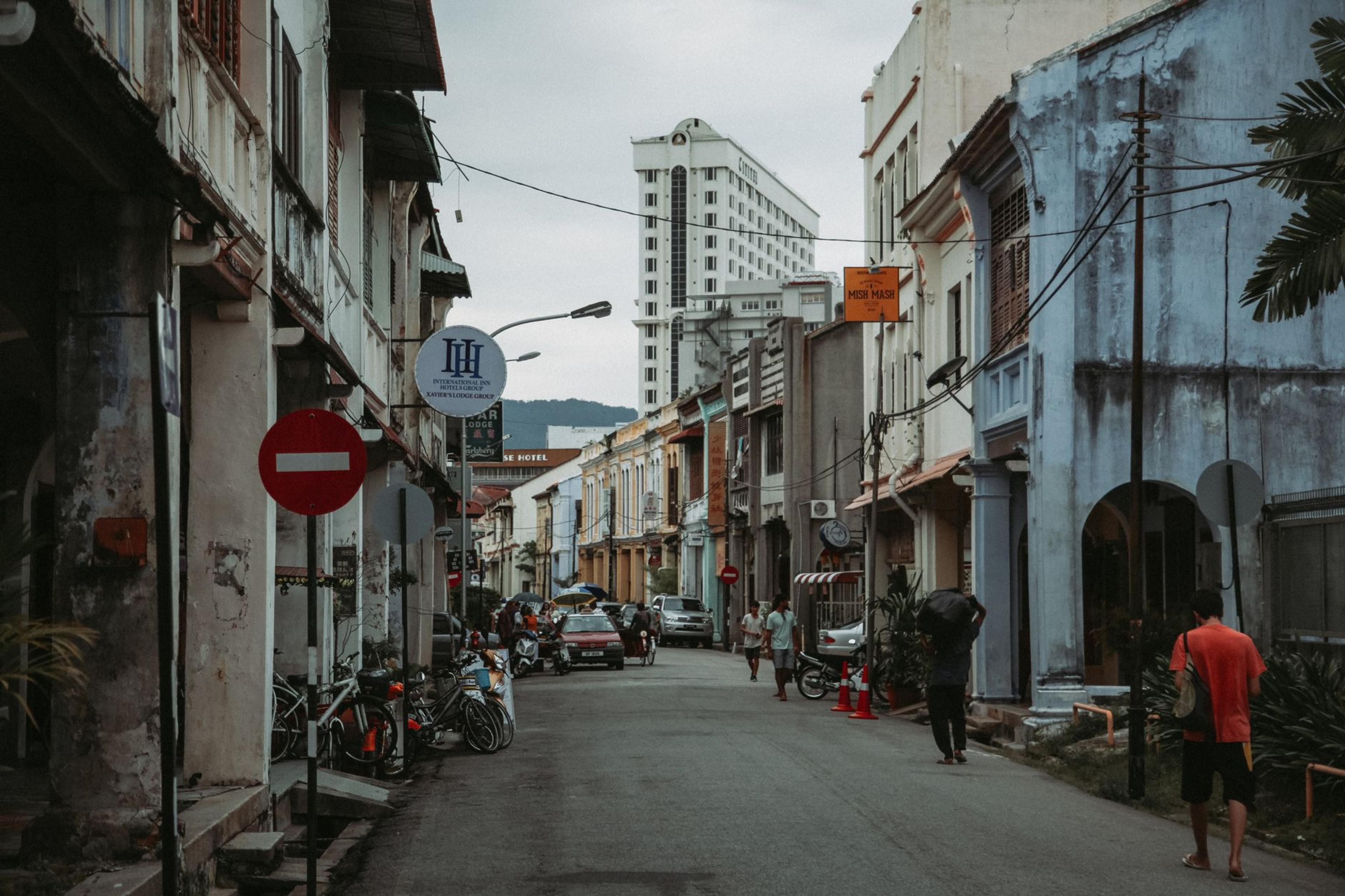How Digital Nomads in Malaysia and Cambodia Should Budget When Rent Is Cash-Only But Everything Else Is QR