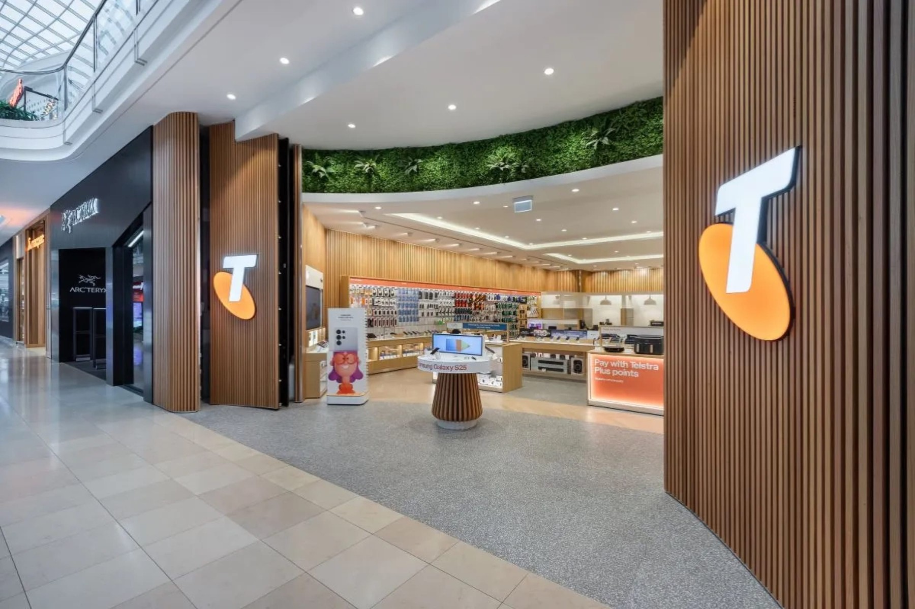 Telstra Chadstone — retail fitout (11)