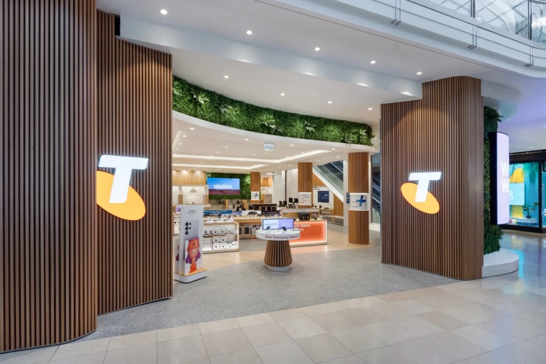 Telstra Chadstone — retail fitout (13)