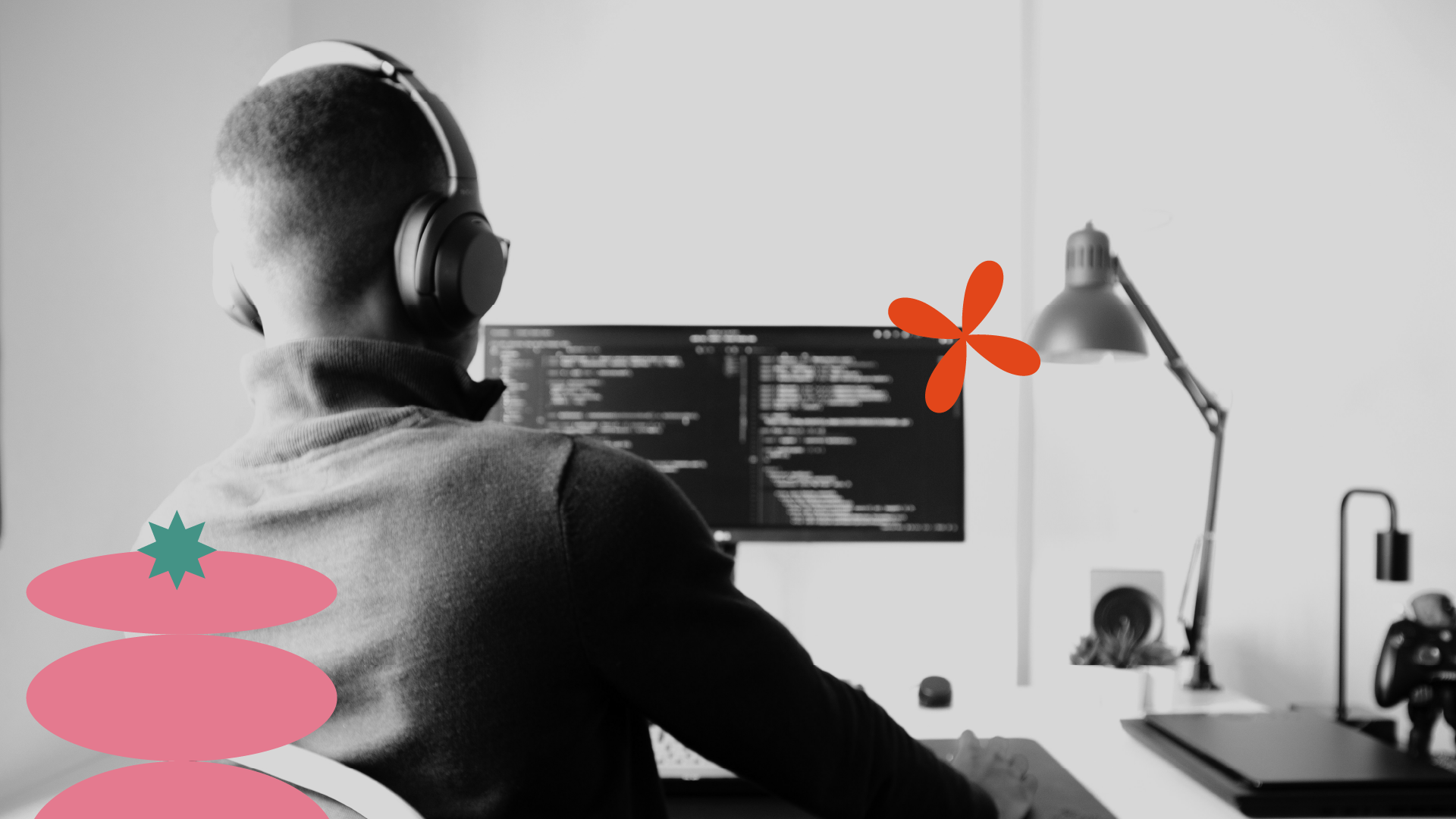 Programador trabajando en el desarrollo de un código