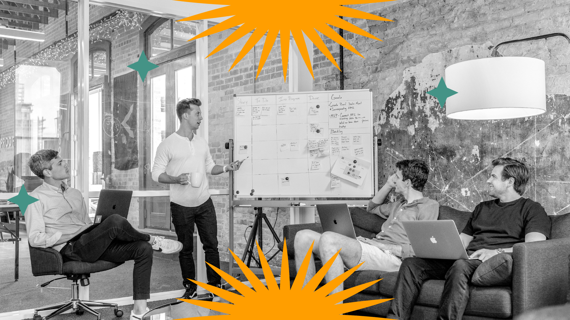 Reunión de proyecto entre un equipo de desarrollo de software