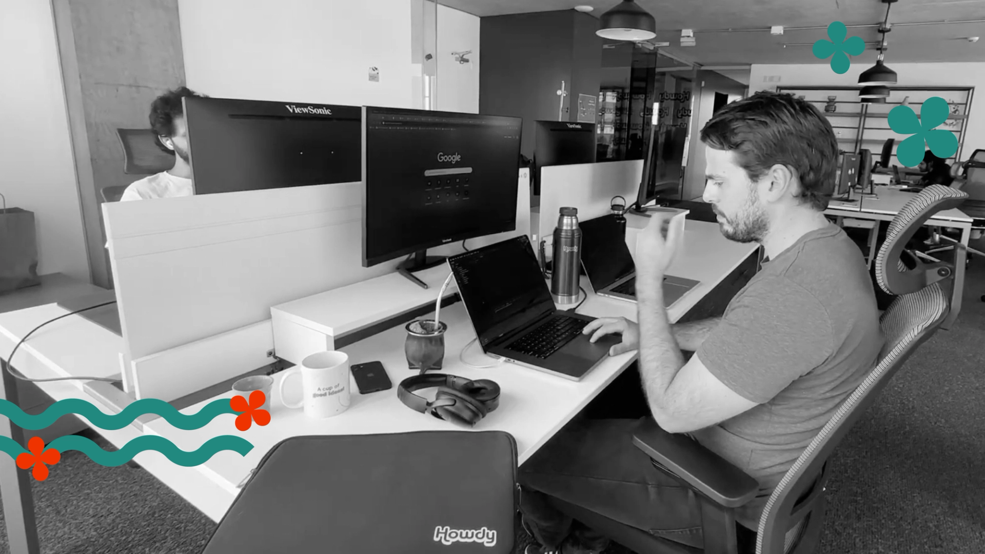 Un desarrollador de software automatizando tareas