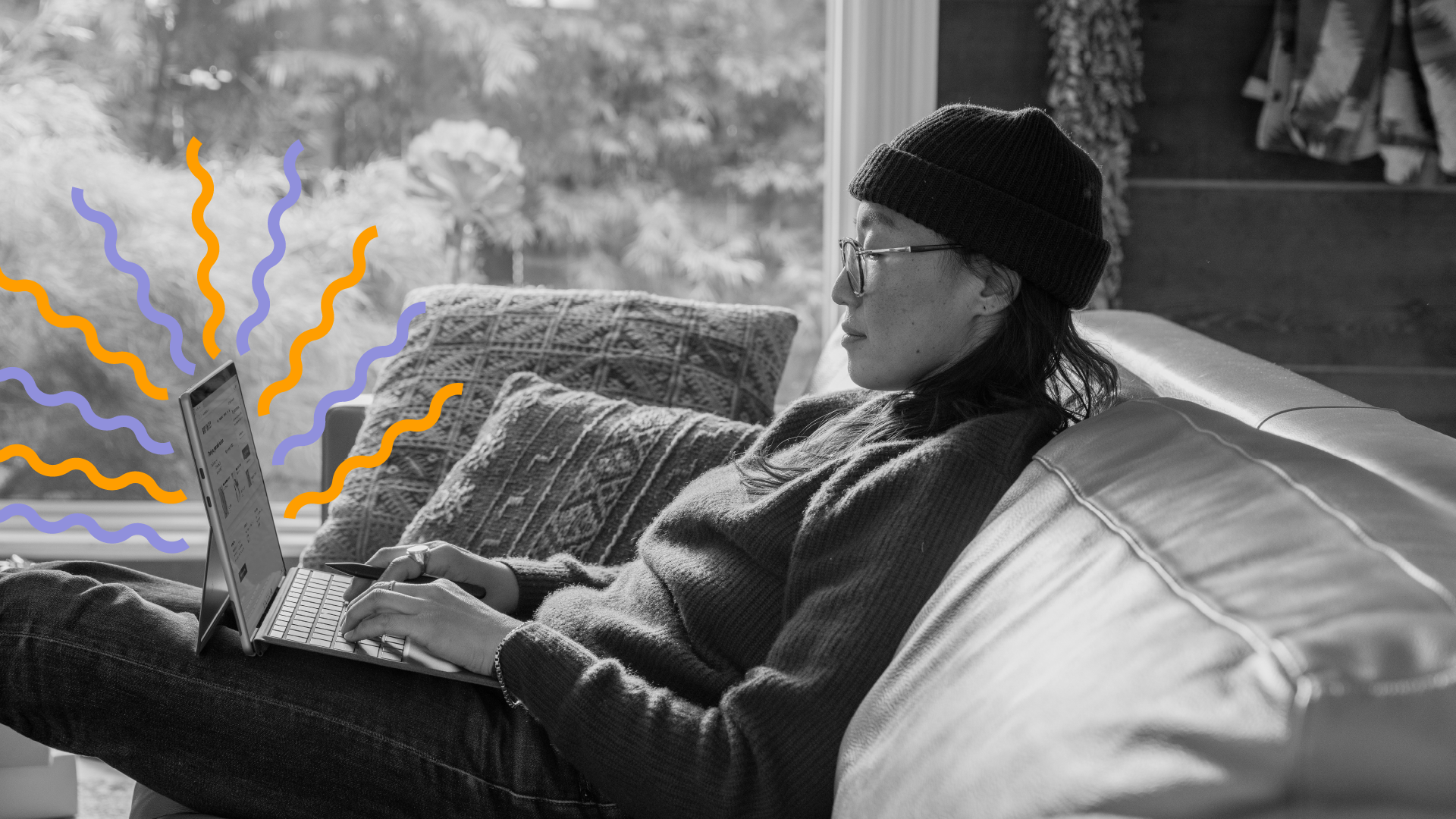 Desarrolladora de software trabajando de forma remota