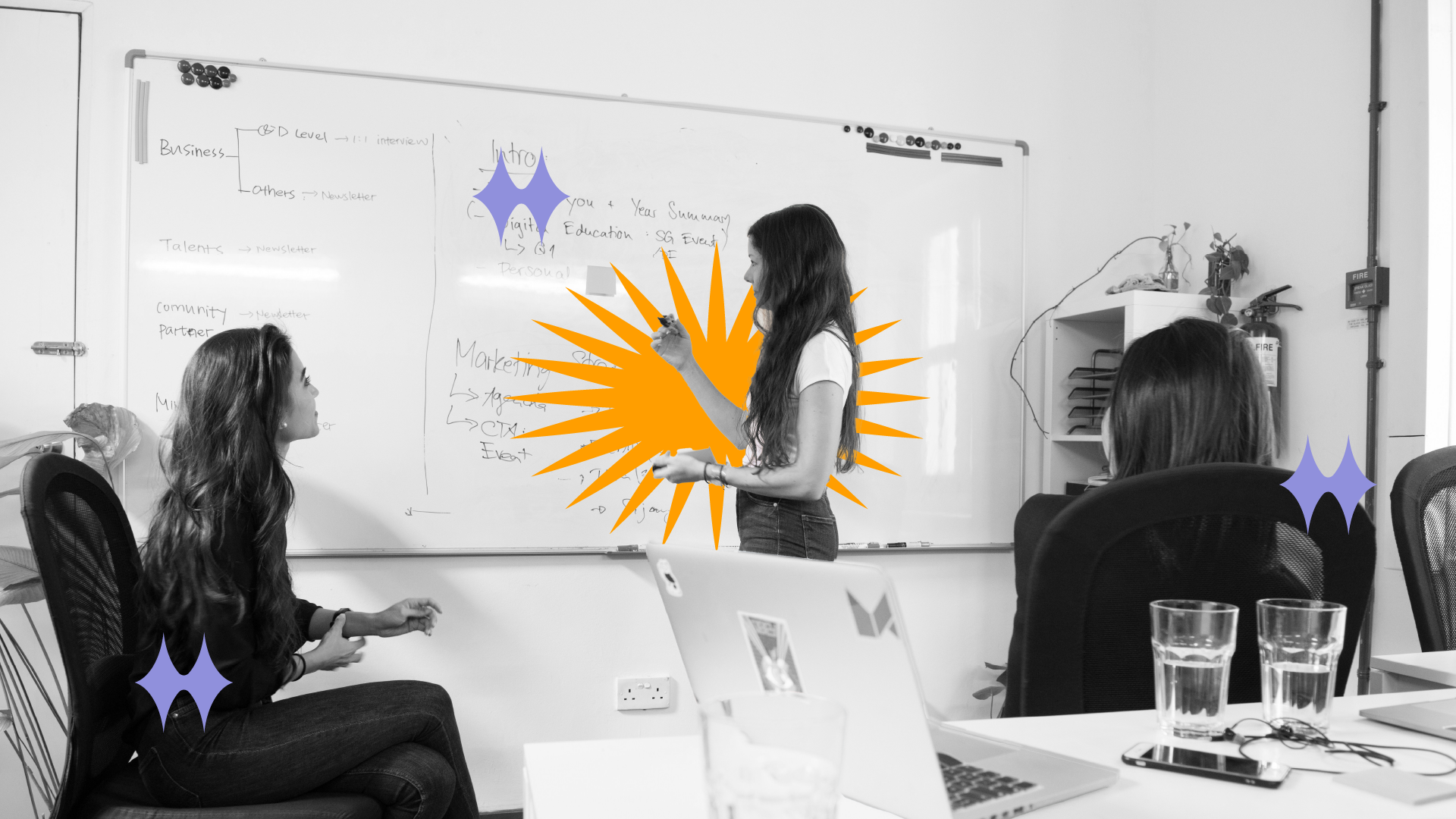 Equipo de recursos humanos trabajando en diseñar la cultura de la empresa