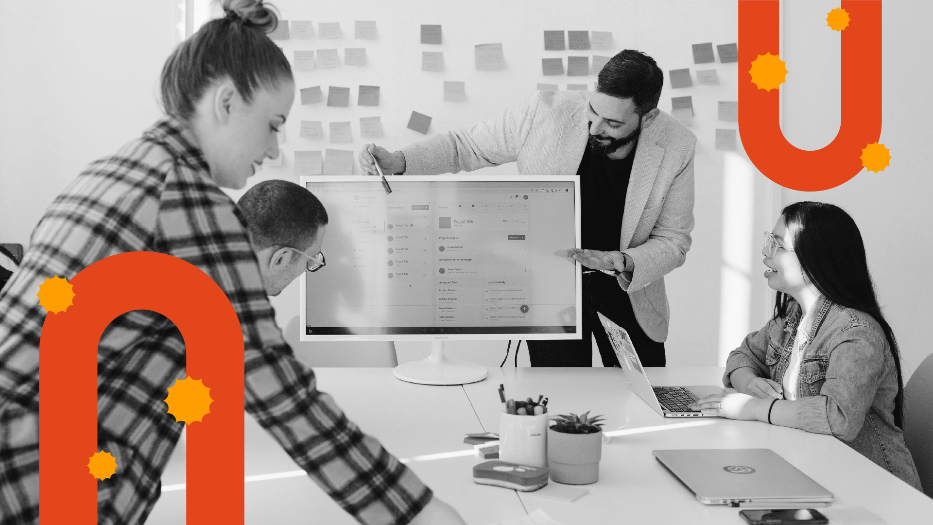 Equipo de desarrollo realizando la estimación de software un proyecto