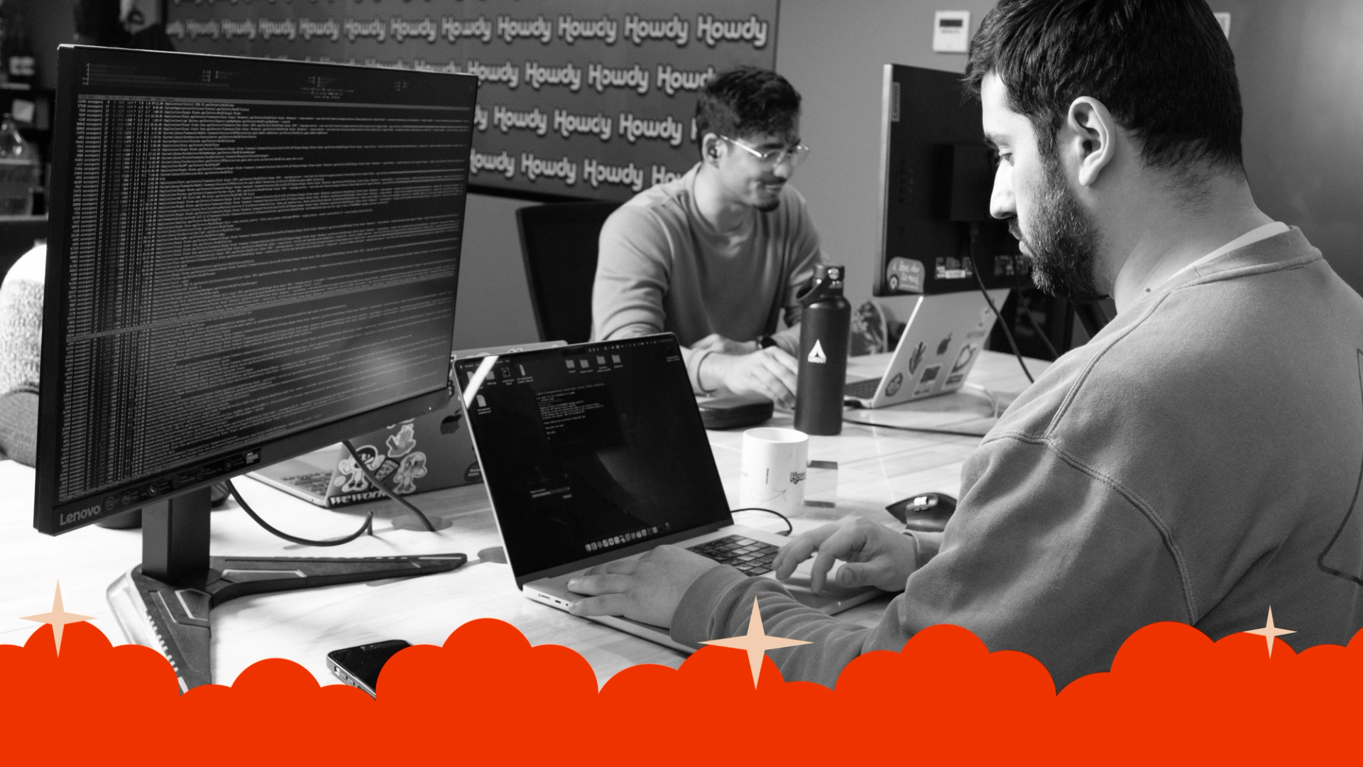 Equipo de desarrollo de software trabajando con AI