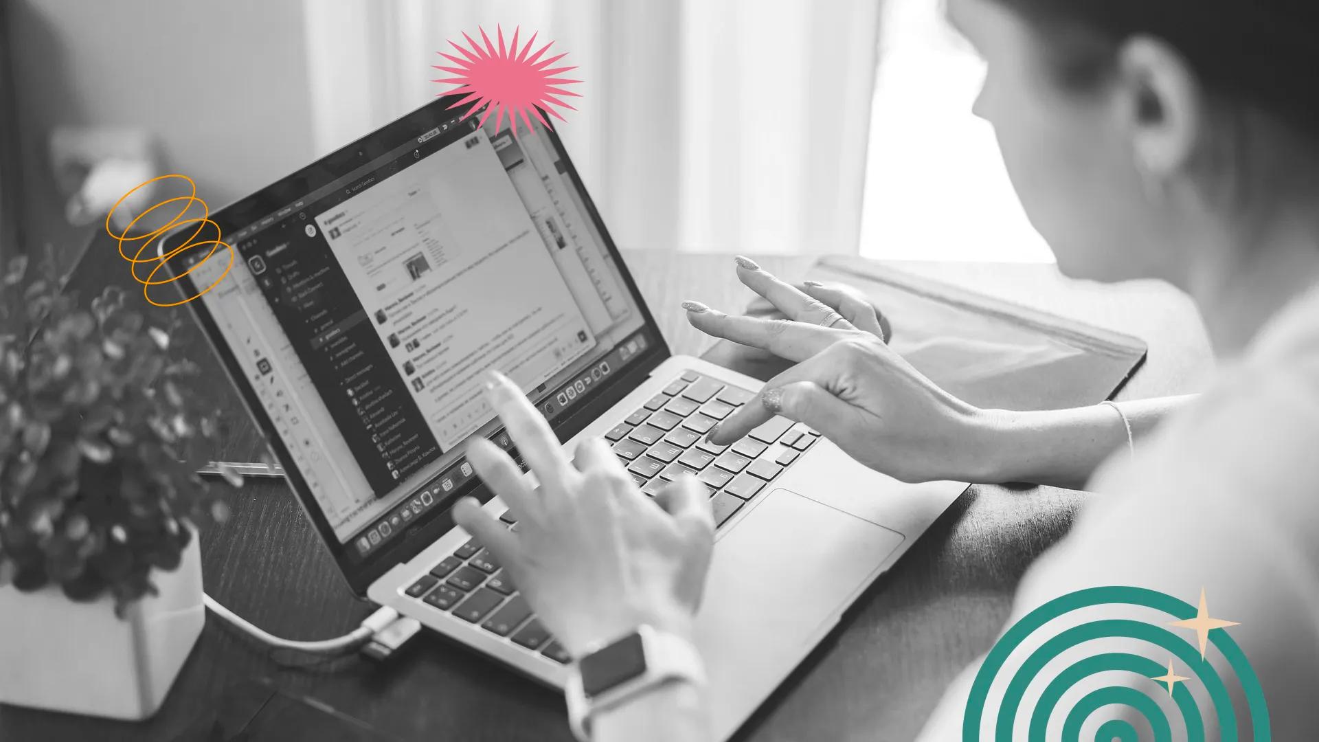 Trabajador optimizando su flujo de trabajo con IA