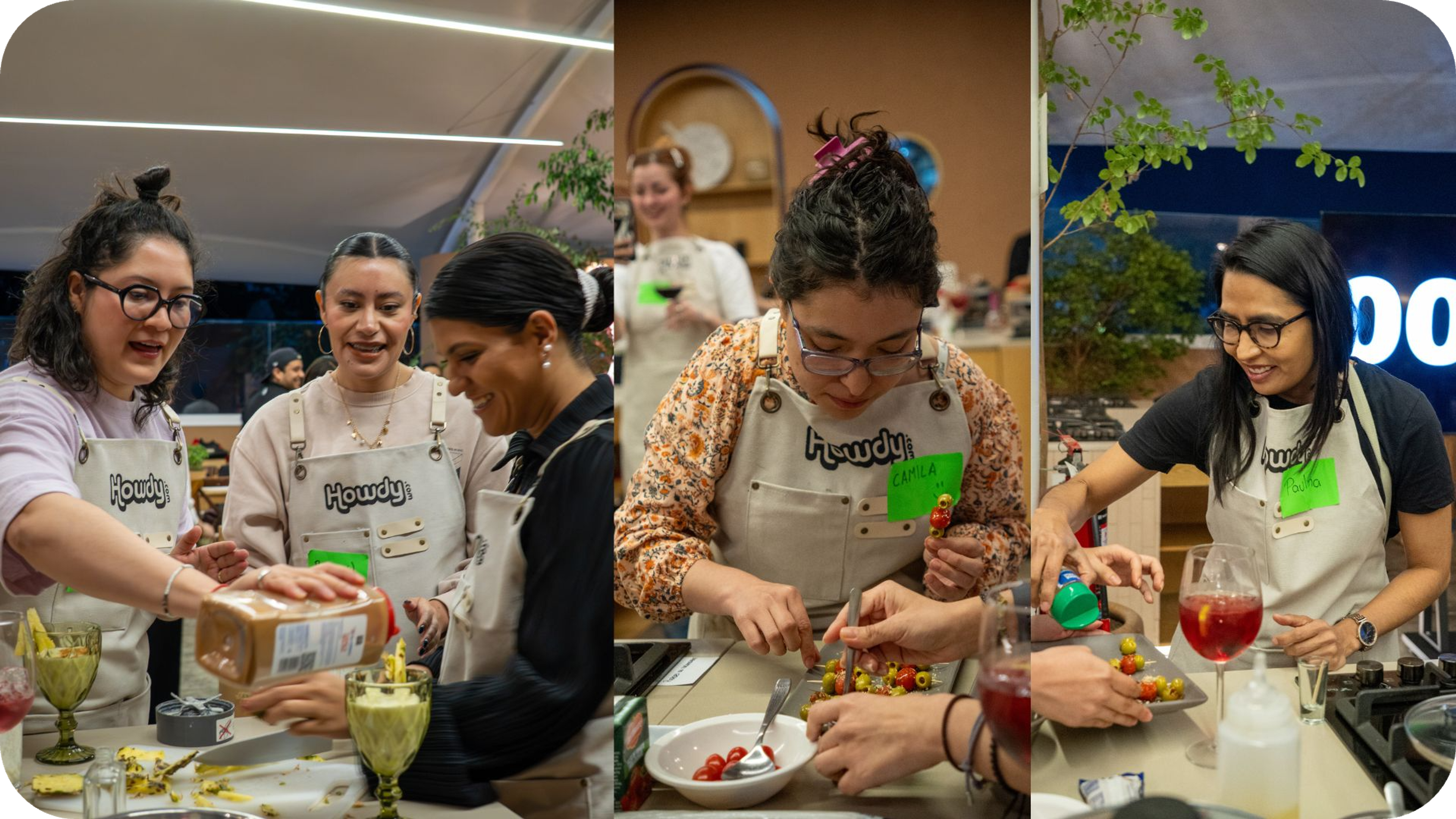 Equipo de desarrolladoras de software participando de un evento corporativo