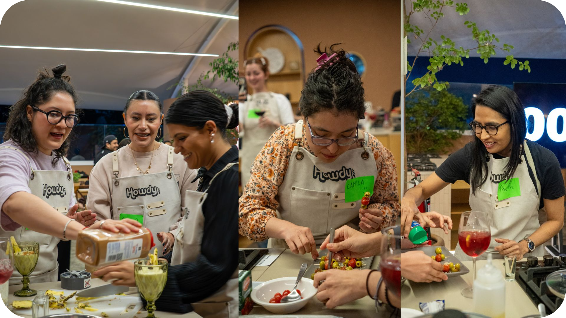 Equipo de desarrolladoras de software participando de un evento corporativo