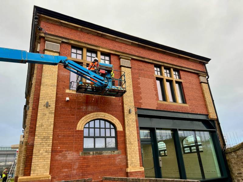 Cleaning windows & Brickwork in Edinburgh using MEWP