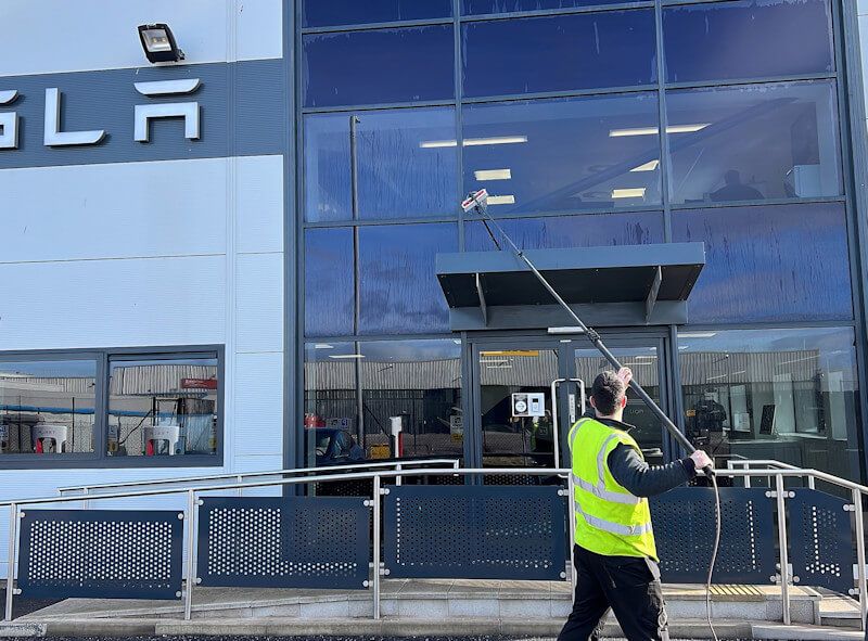 Expect Spotless Results from Edinburgh Clean – Commercial Window Cleaner in Edinburgh!