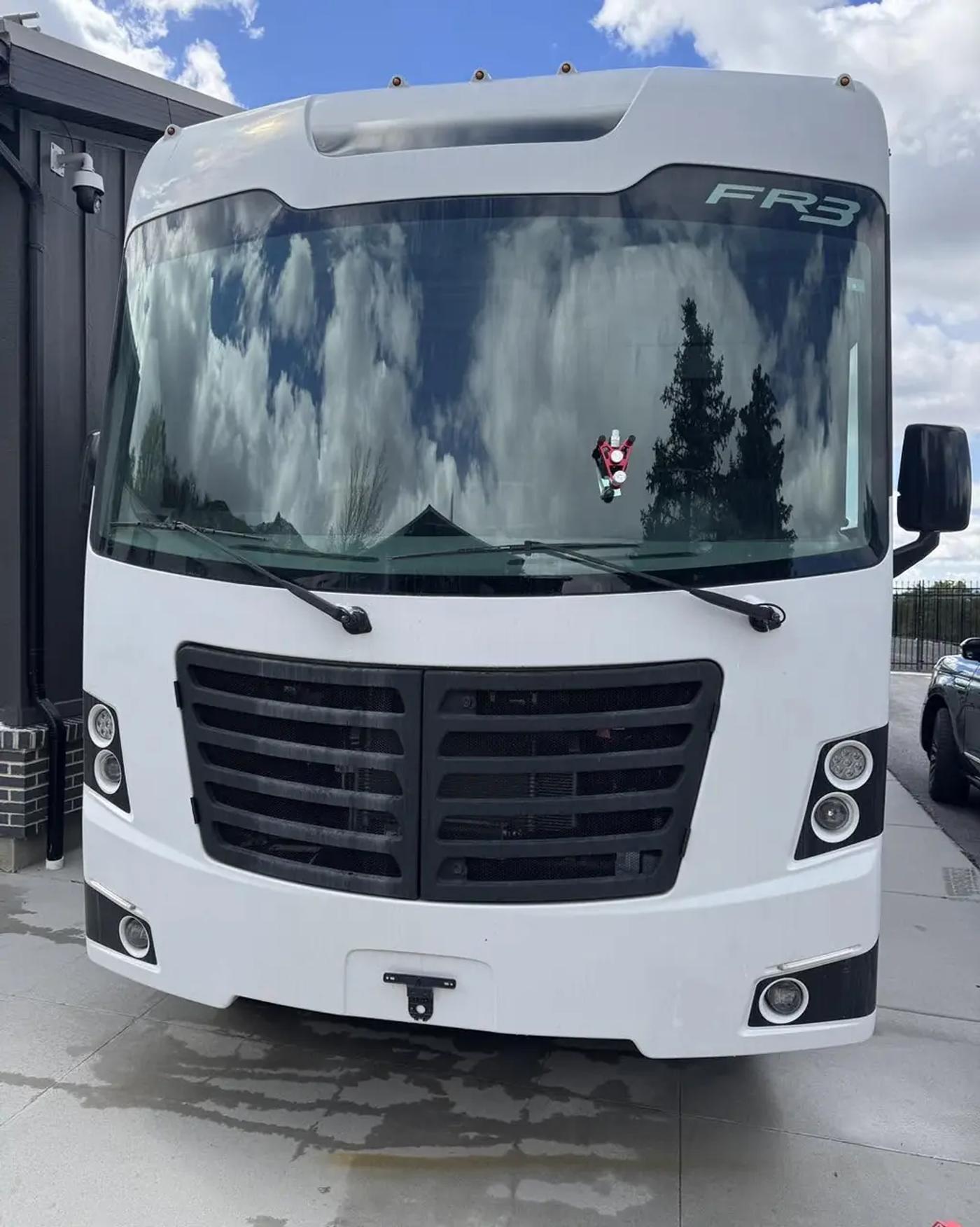 RV motorhome windshield repair — RapidChip Mobile Repair