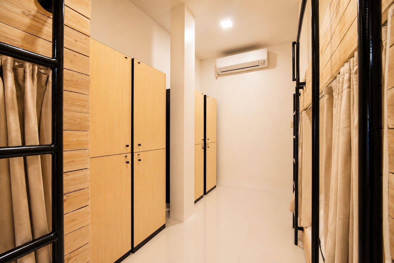 6-Bed Mixed Dorm - Thumbnail 3