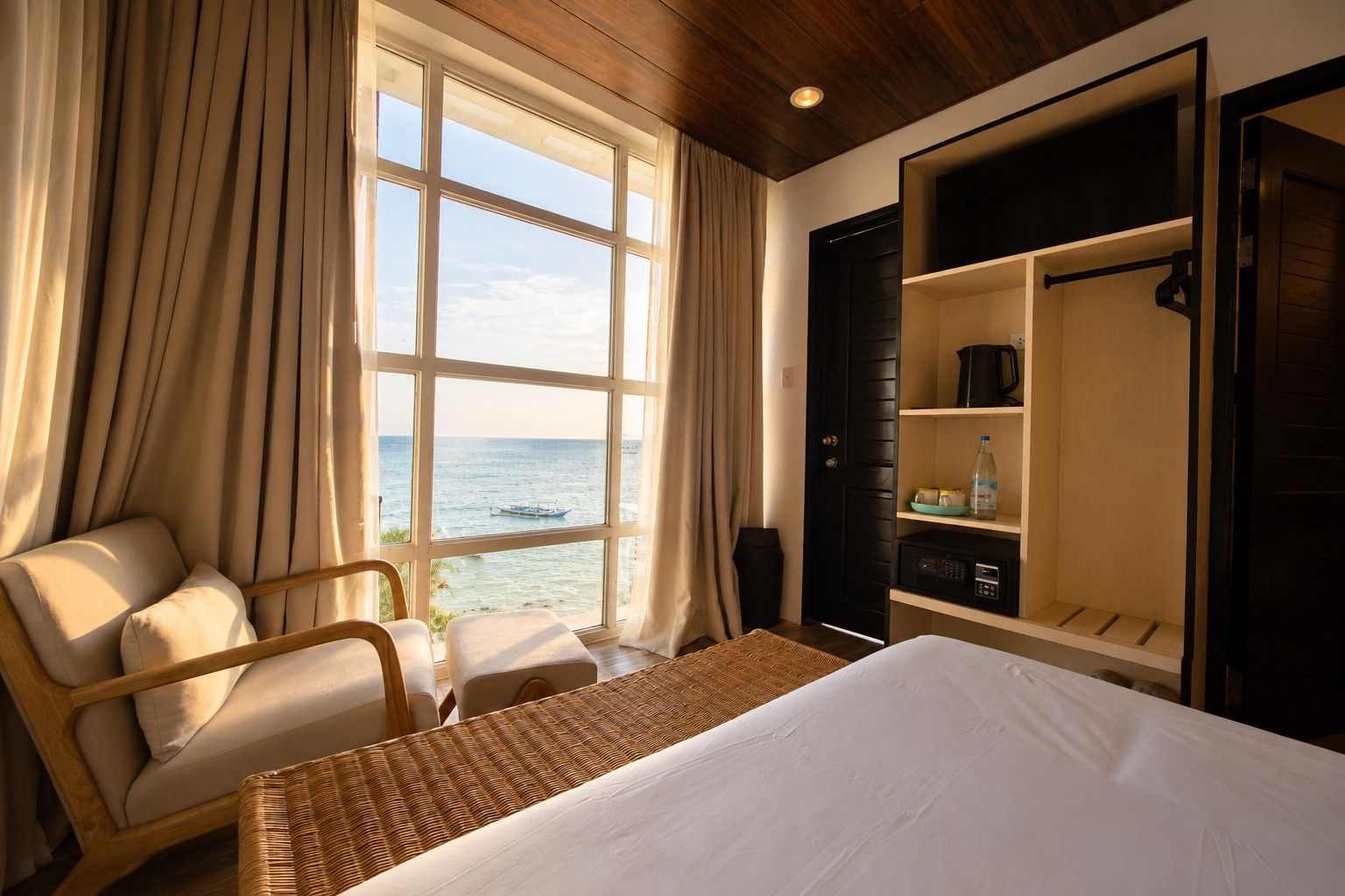 Sea View Queen with Balcony - Thumbnail 2