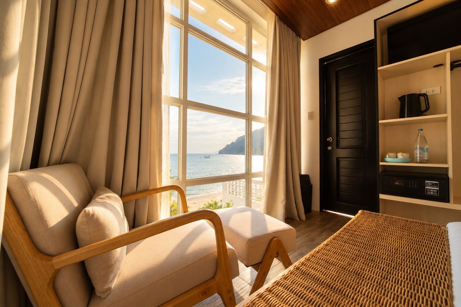 Sea View Queen with Balcony - Thumbnail 3