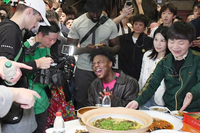Darren Watkins Jr, aka IShowSpeed, tastes local delicacies during his China tour in Changsha, Hunan Province of China, 7 April 2025 (Yang Huafeng/China News Service/VCG via Getty Images)