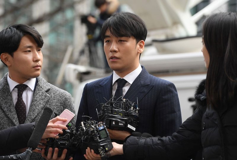 Seungri at the Seoul Metropolitan Police Agency on 15 March for questioning over criminal allegations