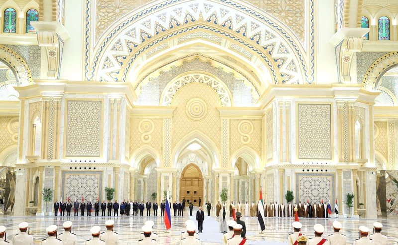 The welcoming ceremony for Vladimir Putin hosted by President of the United Arab Emirates Sheikh Mohammed bin Zayed Al Nahyan (Sergei Savostyanov, TASS/Kremlin)
