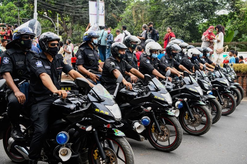 Members of the Rapid Action Battalion, or RAB, in Dhaka (Piyas Biswas via Getty Images)