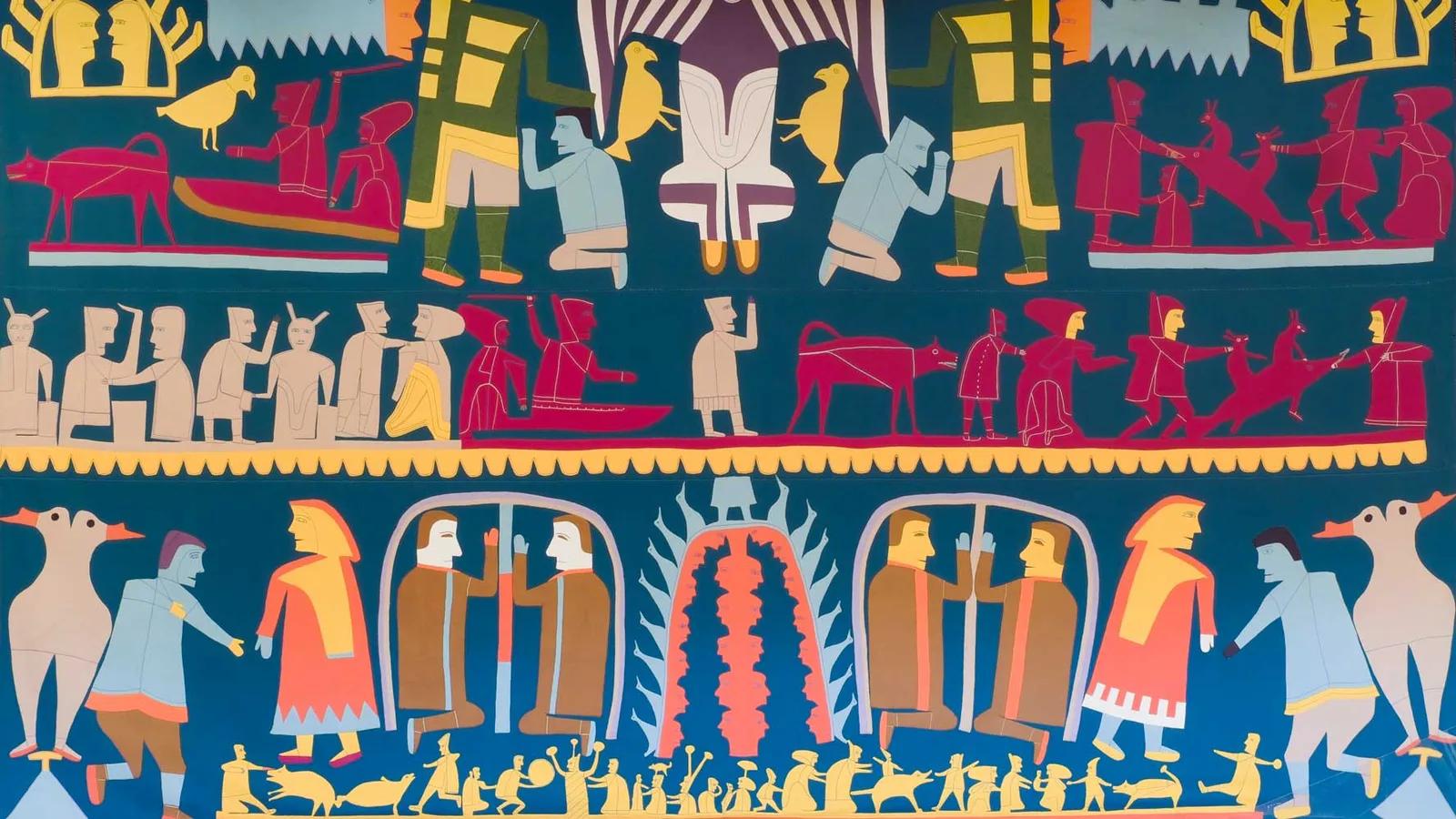 Une tapisserie colorée et stylisée représentant des figures mythologiques et autochtones — traîneaux à chiens, danseurs, oiseaux et visages masqués — disposées en bandes horizontales sur un fond bleu profond.