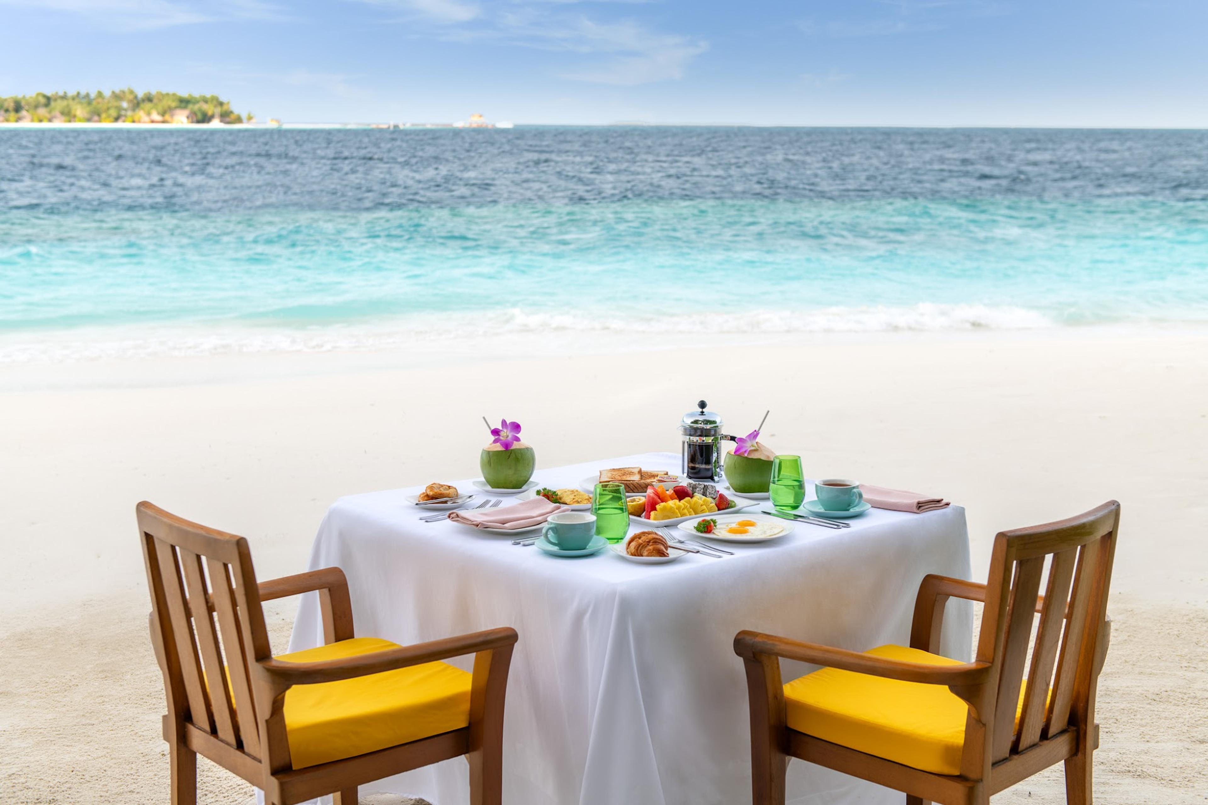 Lagoon breakfast at Dhawa Ihuru