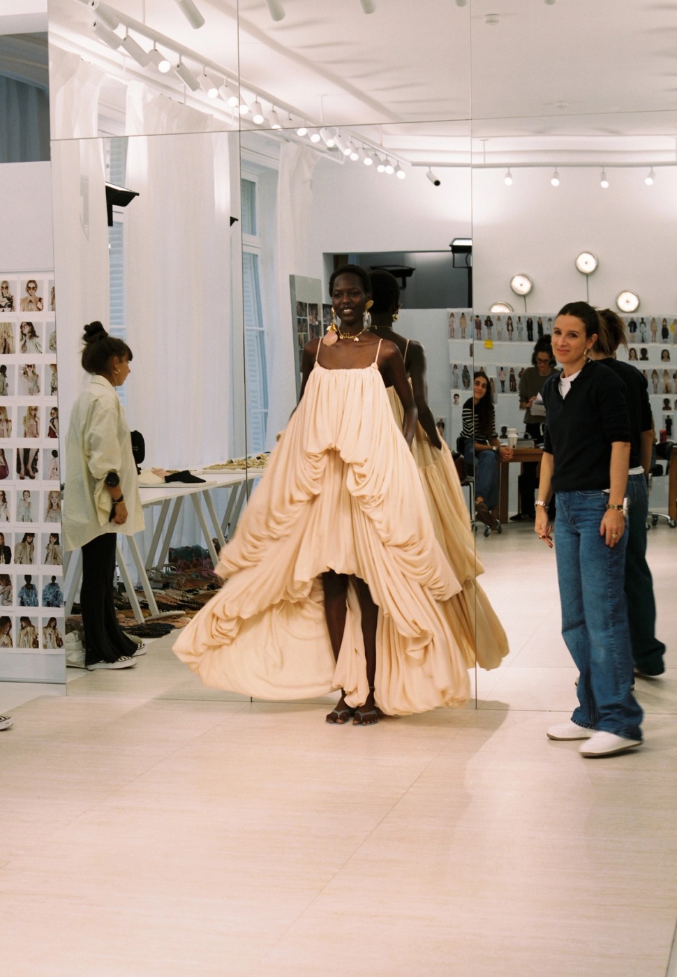 Fittings Chloé Summer 2025 by Creative Director Chemena Kamali 