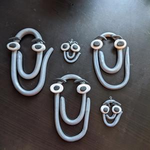 5 clay Clippy figures, 3 large and 2 small