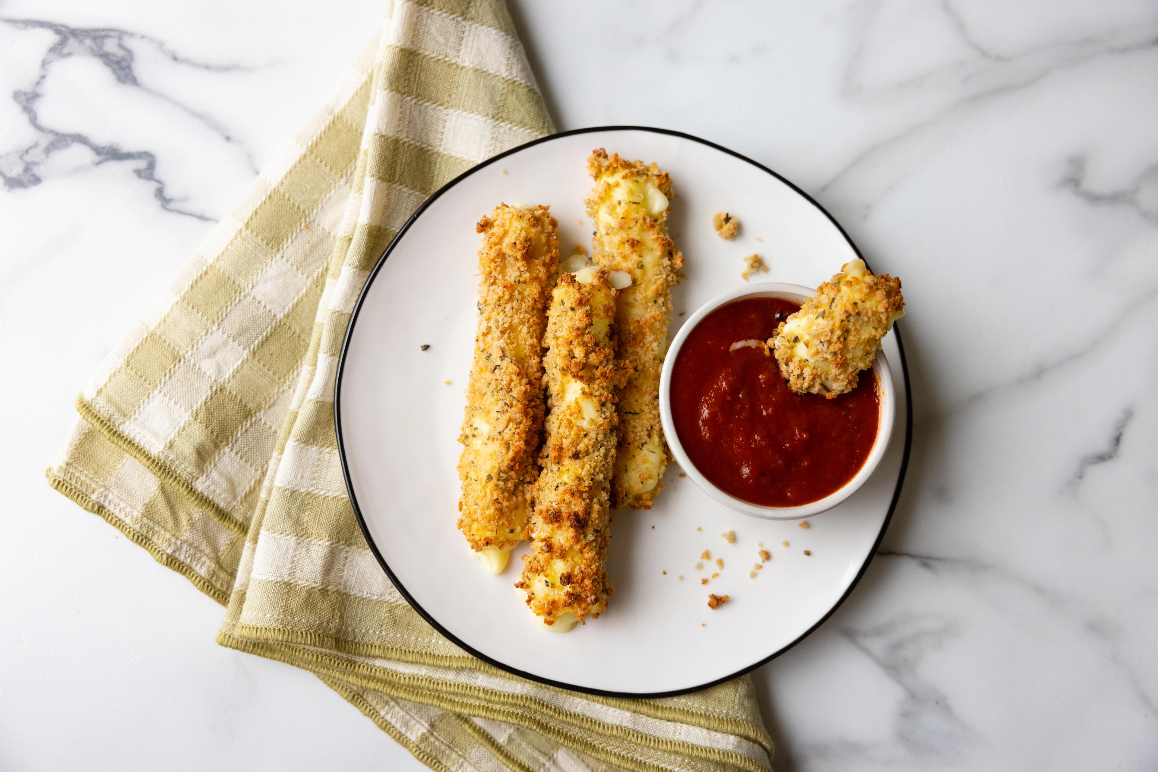 Air Fryer Mozzarella Sticks