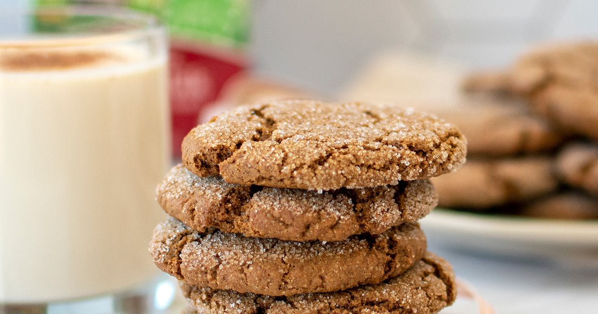 Ginger Molasses Cookies with Pumpkin Spice Milk | Organic Valley