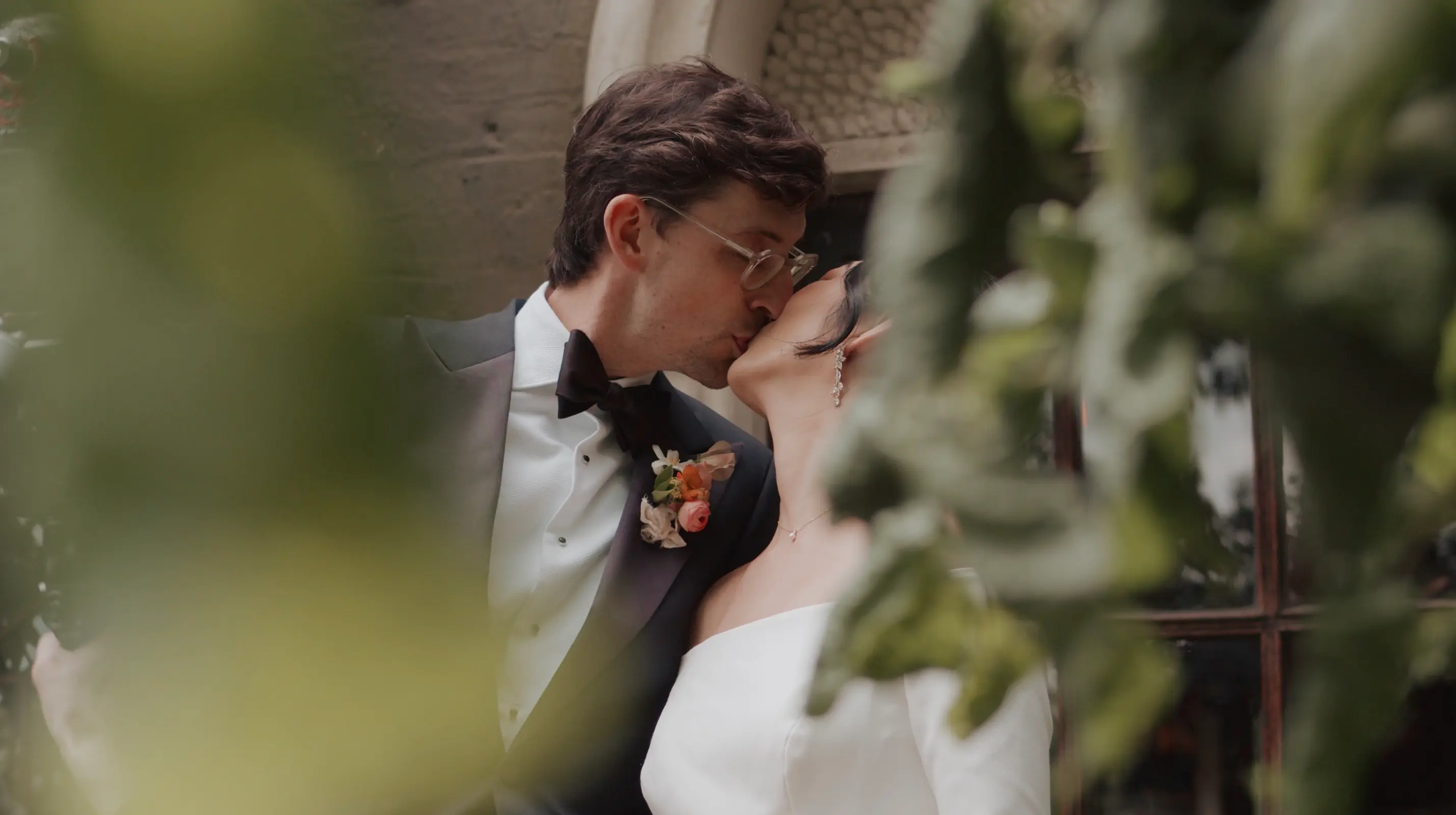 John and Jeni share a romantic kiss between two branches