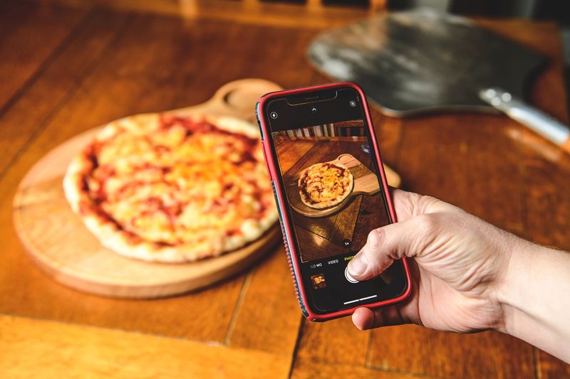 Photographing Dough & Glory pizza with iphone