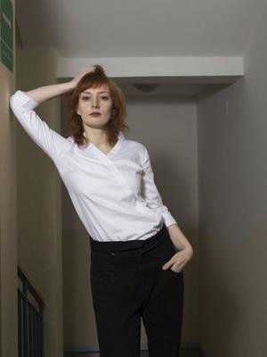 košile erinome s asymetrickým zapínáním - Produkt značky SUTU