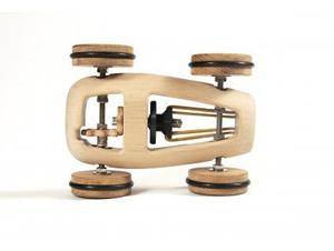 Natahovací auto z bukového a dubového dřeva