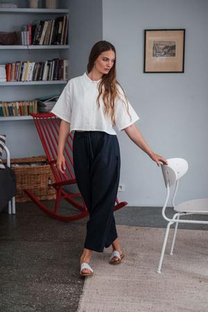Kalhoty a šortky Sunna Len navy blue linen - Produkt značky YoungPrimitive