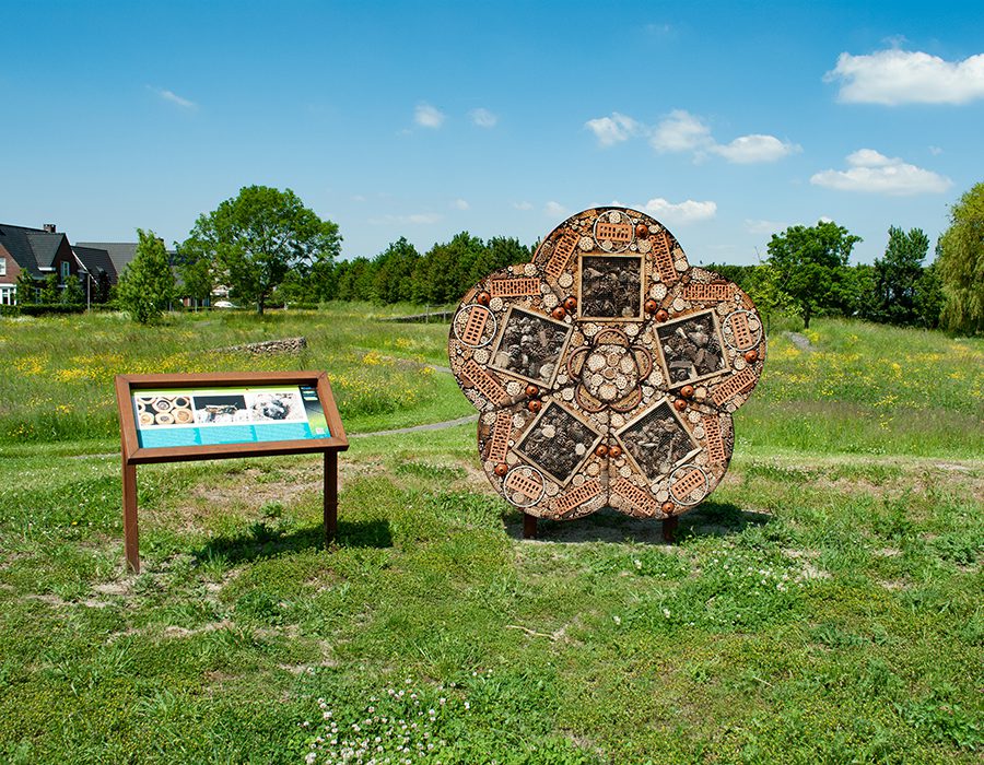 insectenhotel in natuuromgeving