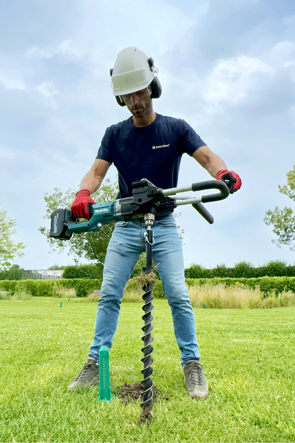 Experts Ben Kriege voert een termieten inspectie uit.