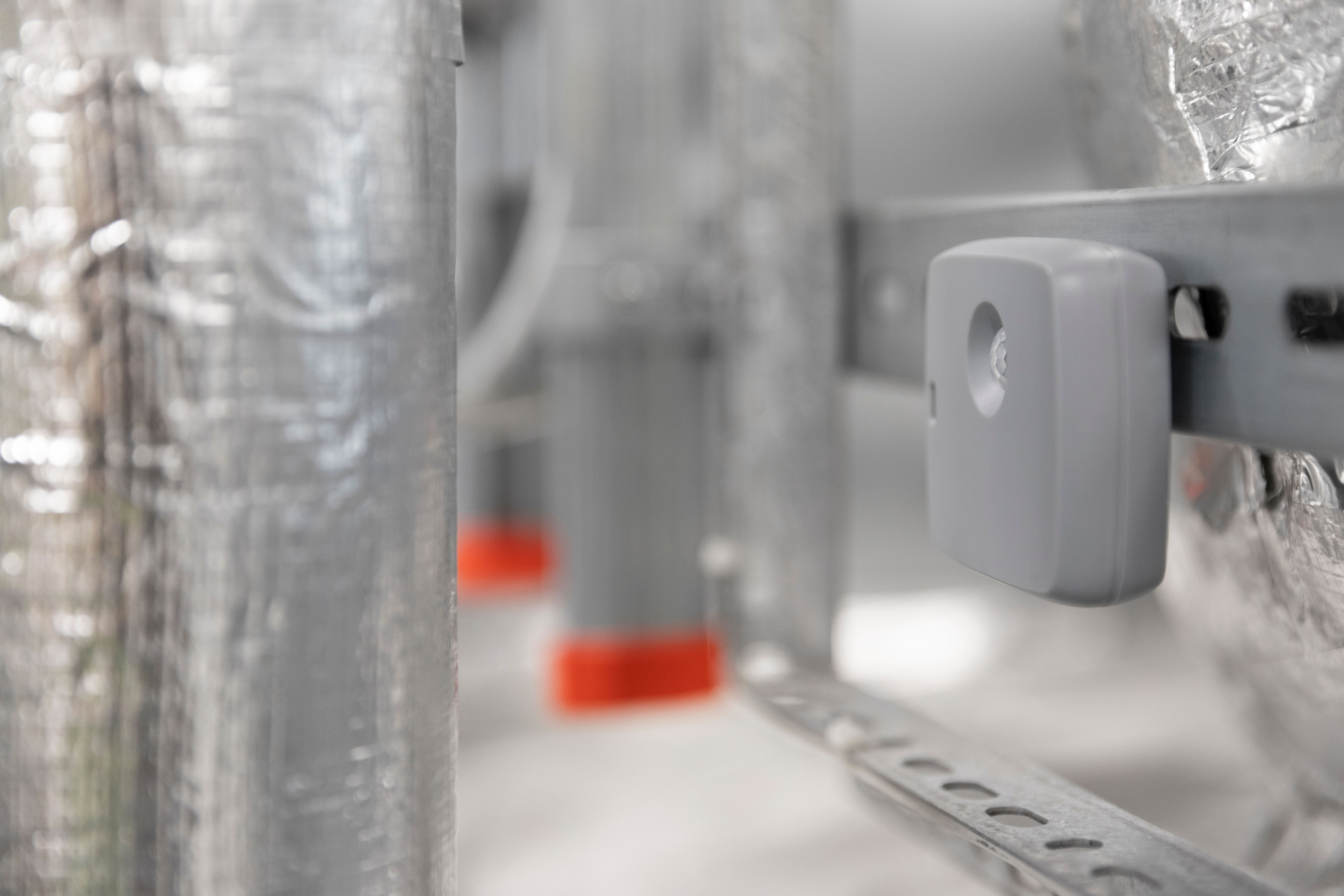 SMART eye tegen knaagdieren hangt op in een gebouw