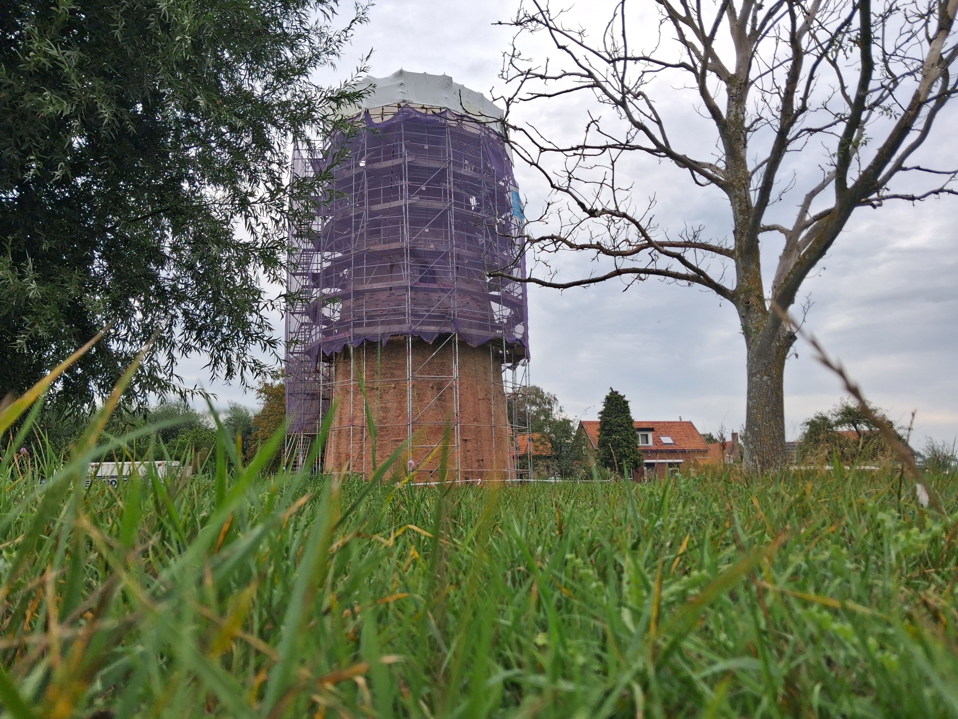 Oude molen in Nieuwvliet uit 1859. De romp van de molen staat sinds 2004 op de lijst van rijksmonumenten. 