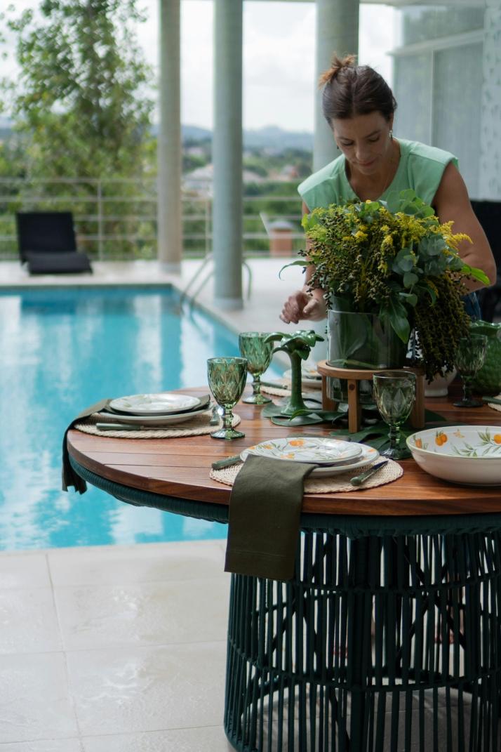  Outdoors dining, pool and garden area