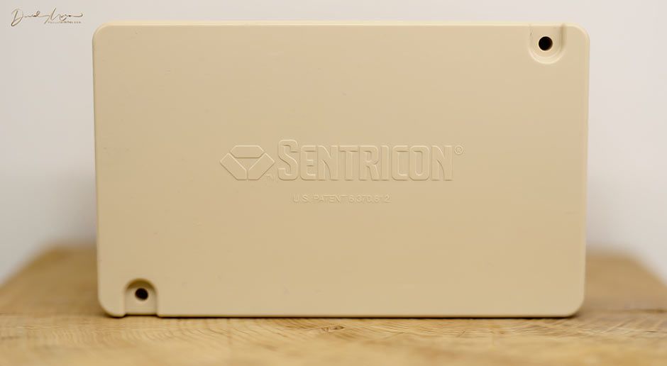 estacion-cebo-sentritech-pared