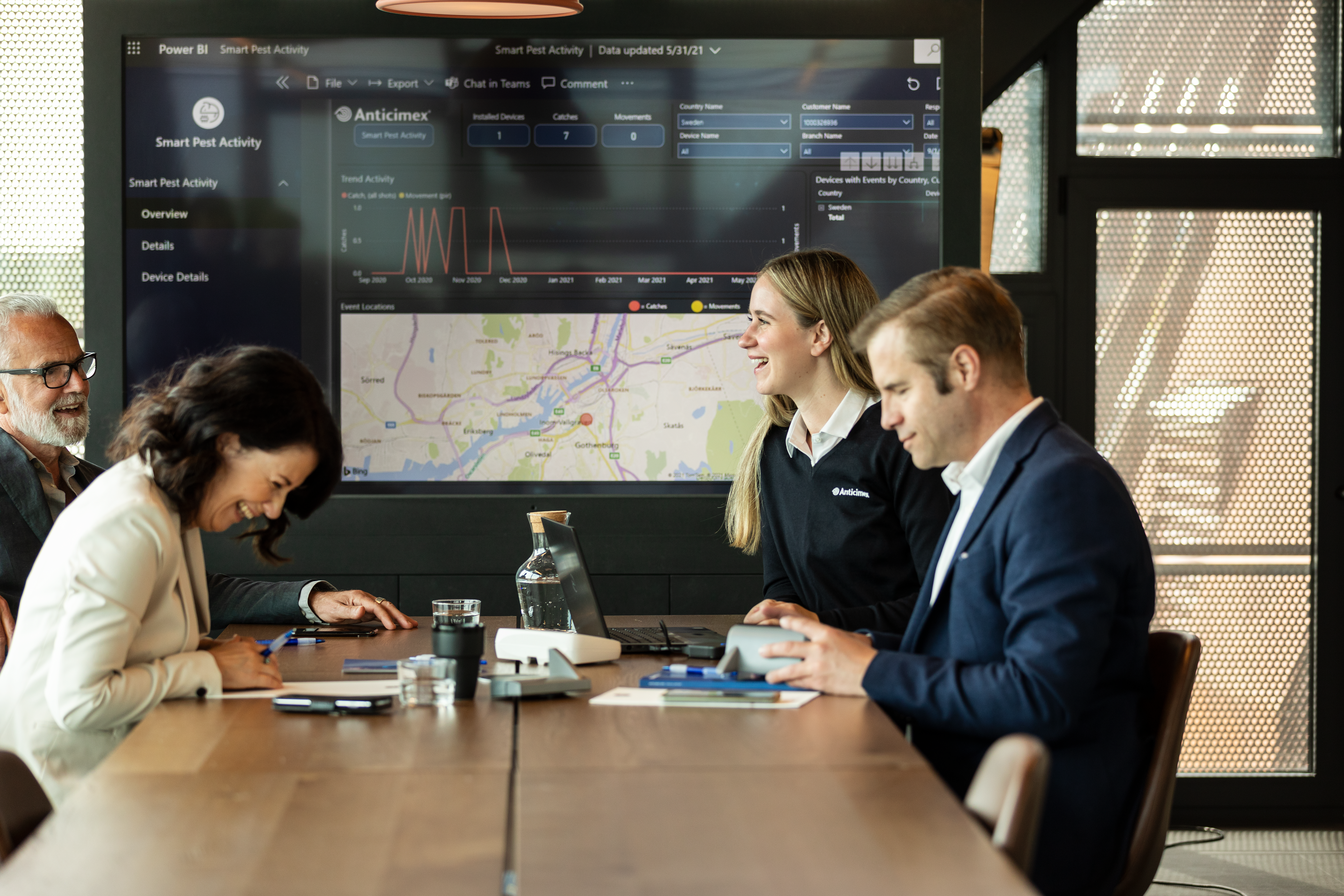 Affärsmöte för genomgång av digital skadedjurskontroll - Anticimex Smart
