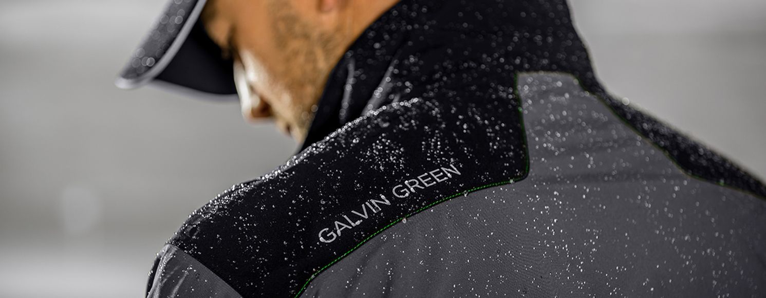 Närbild över axeln på man som är Anticimex-kund