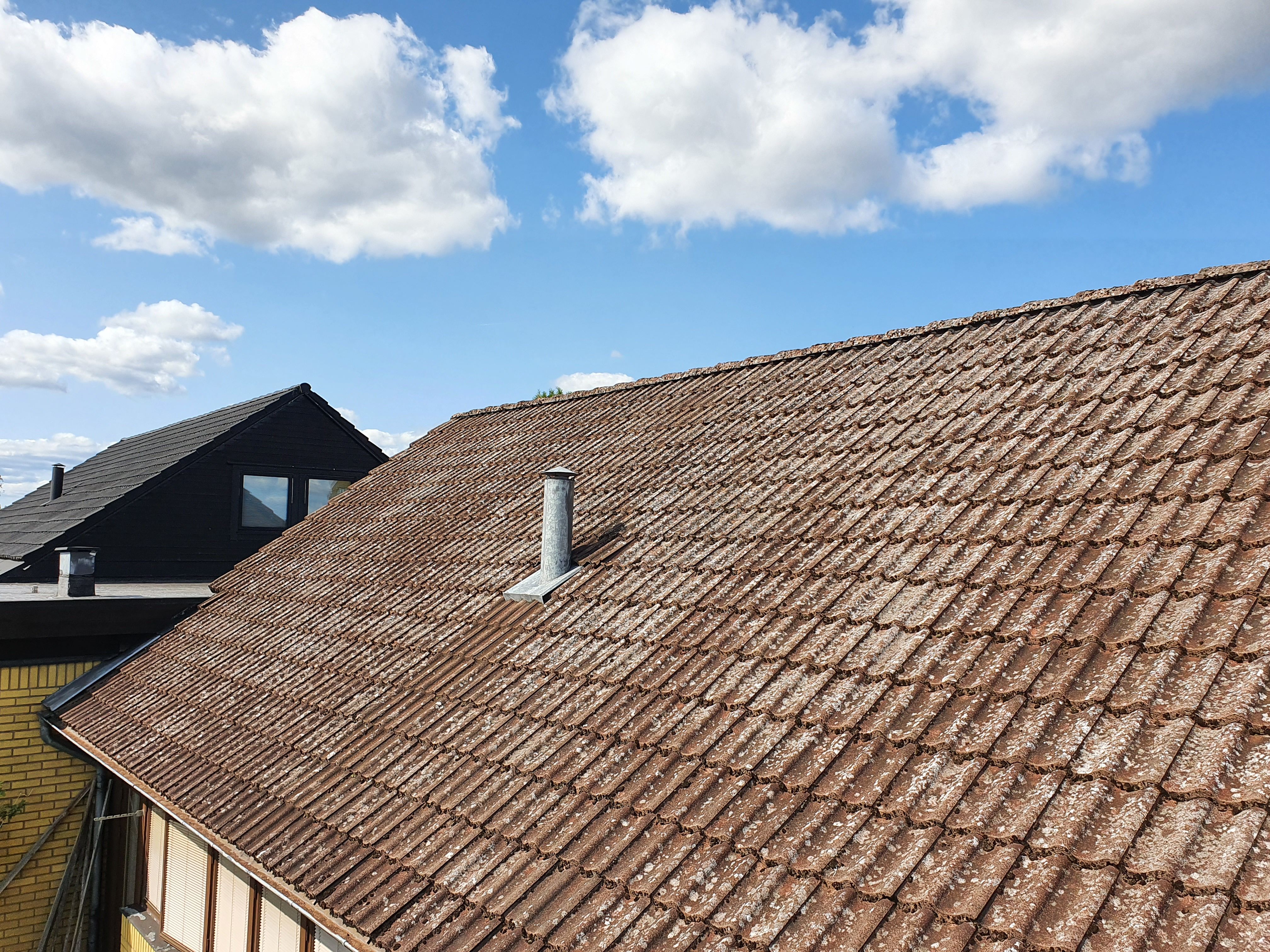 Hustak med tegelpannor - tips för att förebygga skador