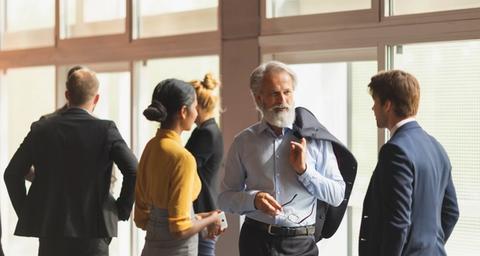 Mäklare - anknuten samarbetspartner, säljarförsäkrat villa och bostadsrätt