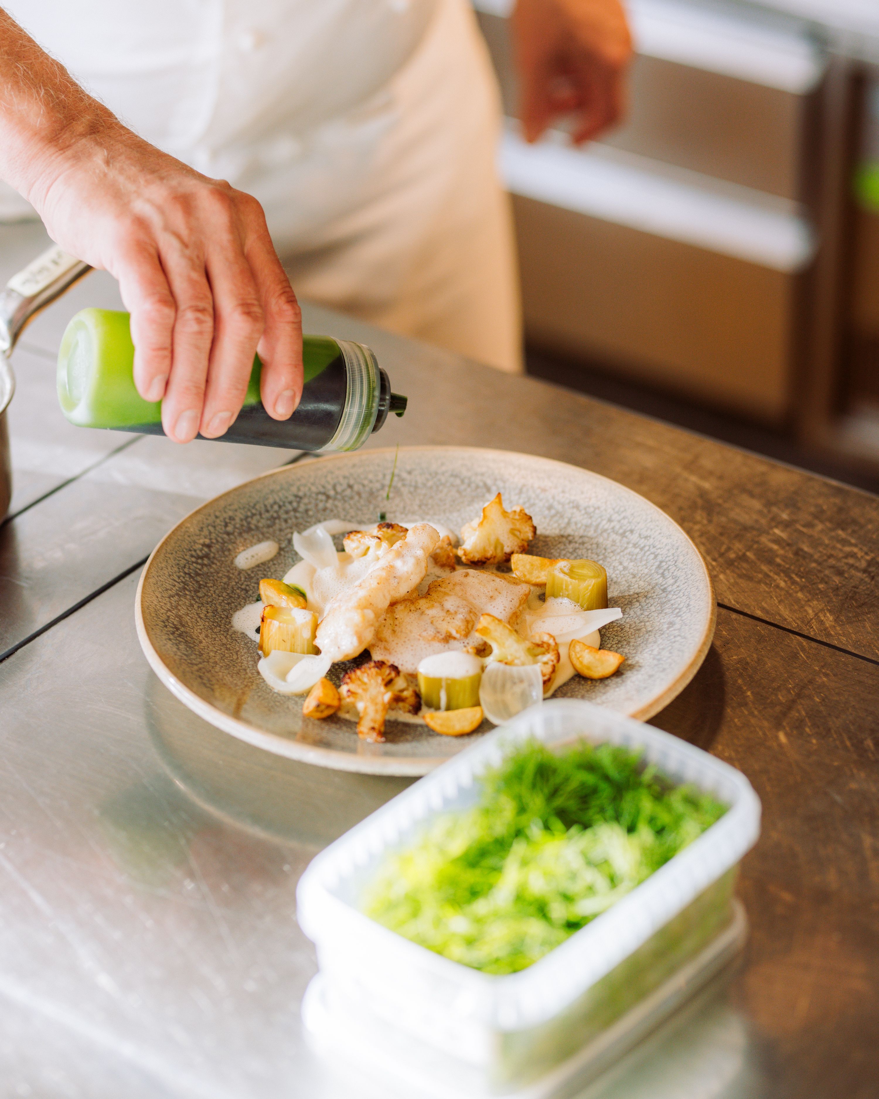 Bilder av mennesker i bukta