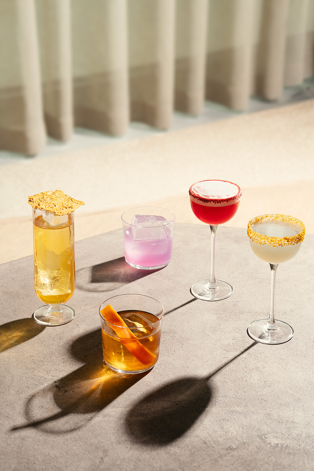 Fem vakre drinker i ulike glass