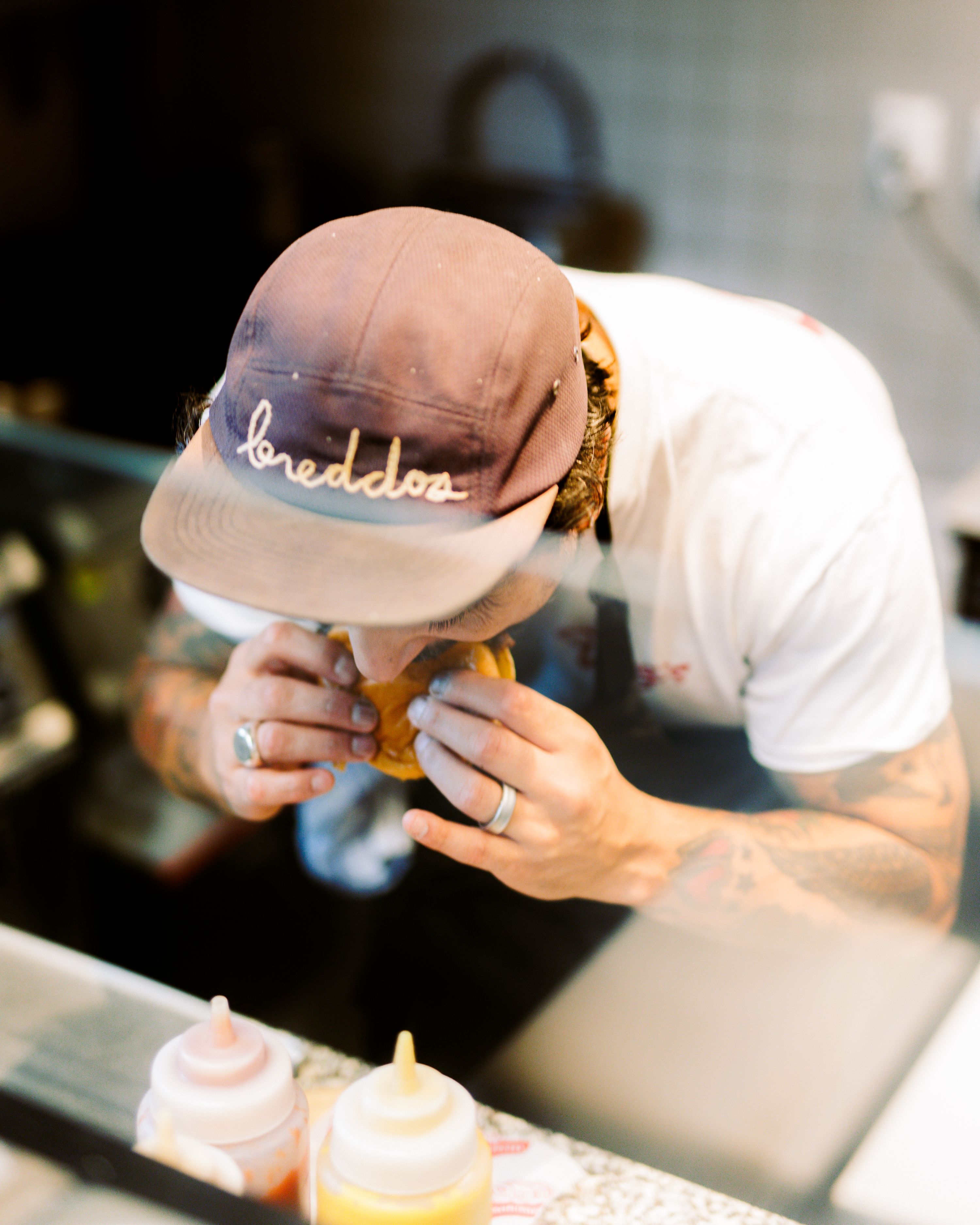 Bilder av mennesker i bukta