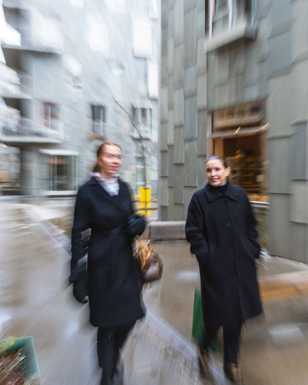 Bilder av mennesker i bukta