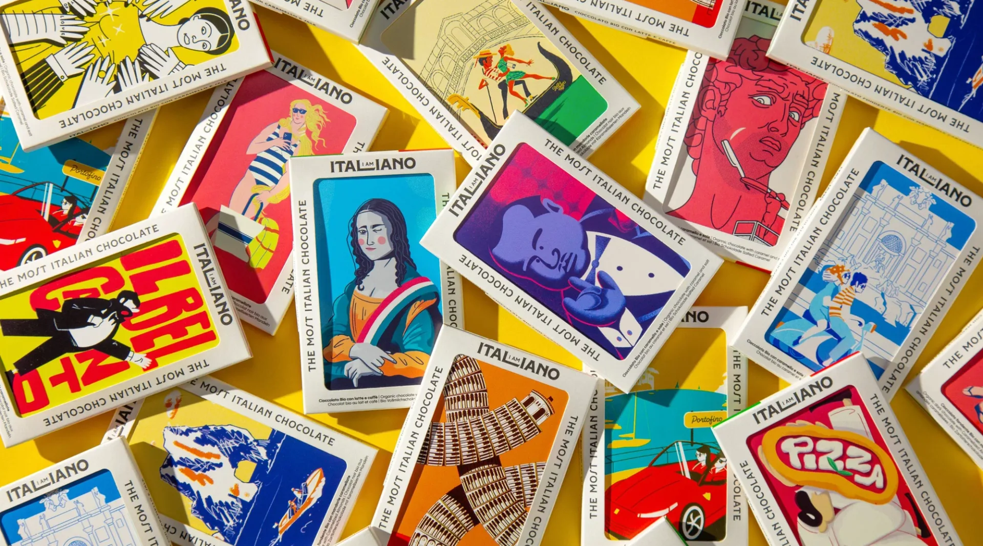 Postales ilustradas del packaging I AM ITALIANO extendidas sobre una mesa