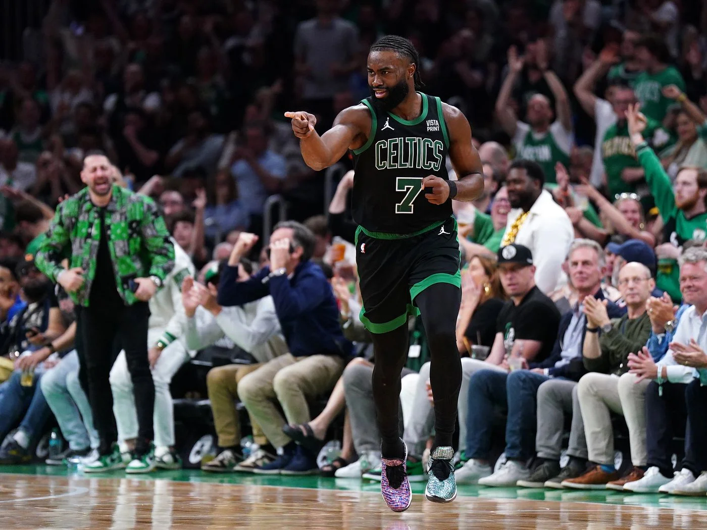 Jaylen Brown scores 40 points as Celtics extend series lead over Pacers